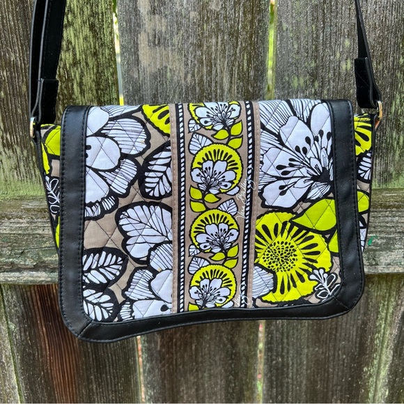 New Vera Bradley Crossbody Citron Purse - Picture 1 of 11